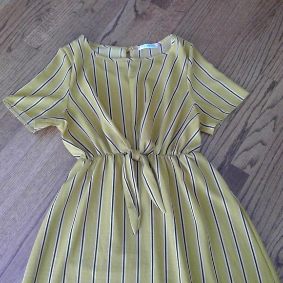 Fashion Muse Size Medium Tie Front Yellow Gold Striped Dress - Picture 6 of 14